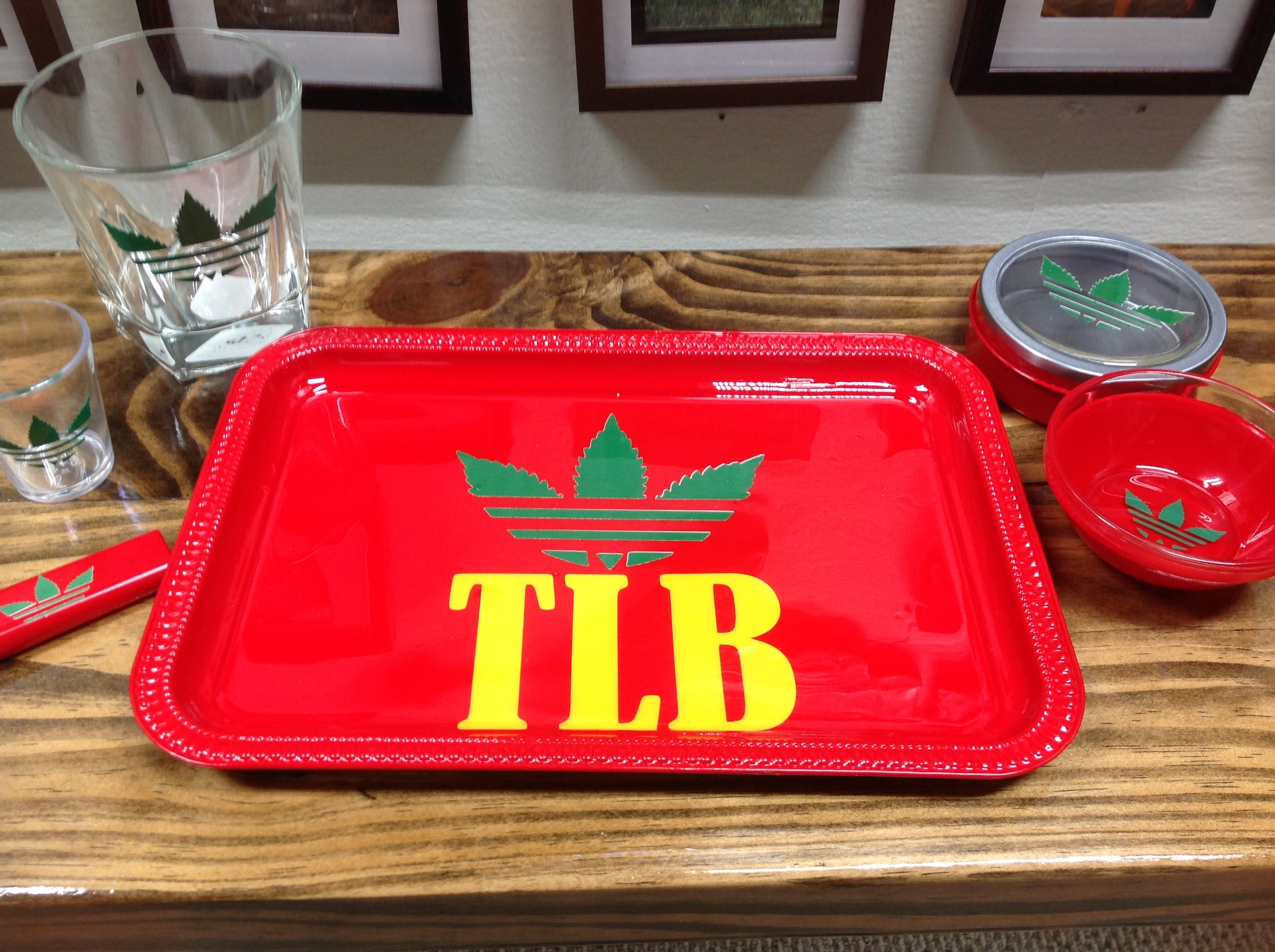 Red rolling tray set with real life - handmade resin rolling tray set – UwU  Art by Jen